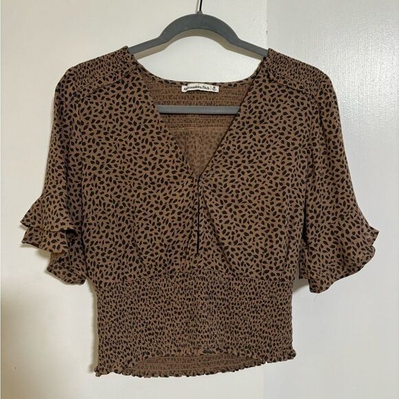 Abercrombie & Fitch Leopard Print Smocked V-Neck Cropped Top Size Medium - Picture 1 of 6